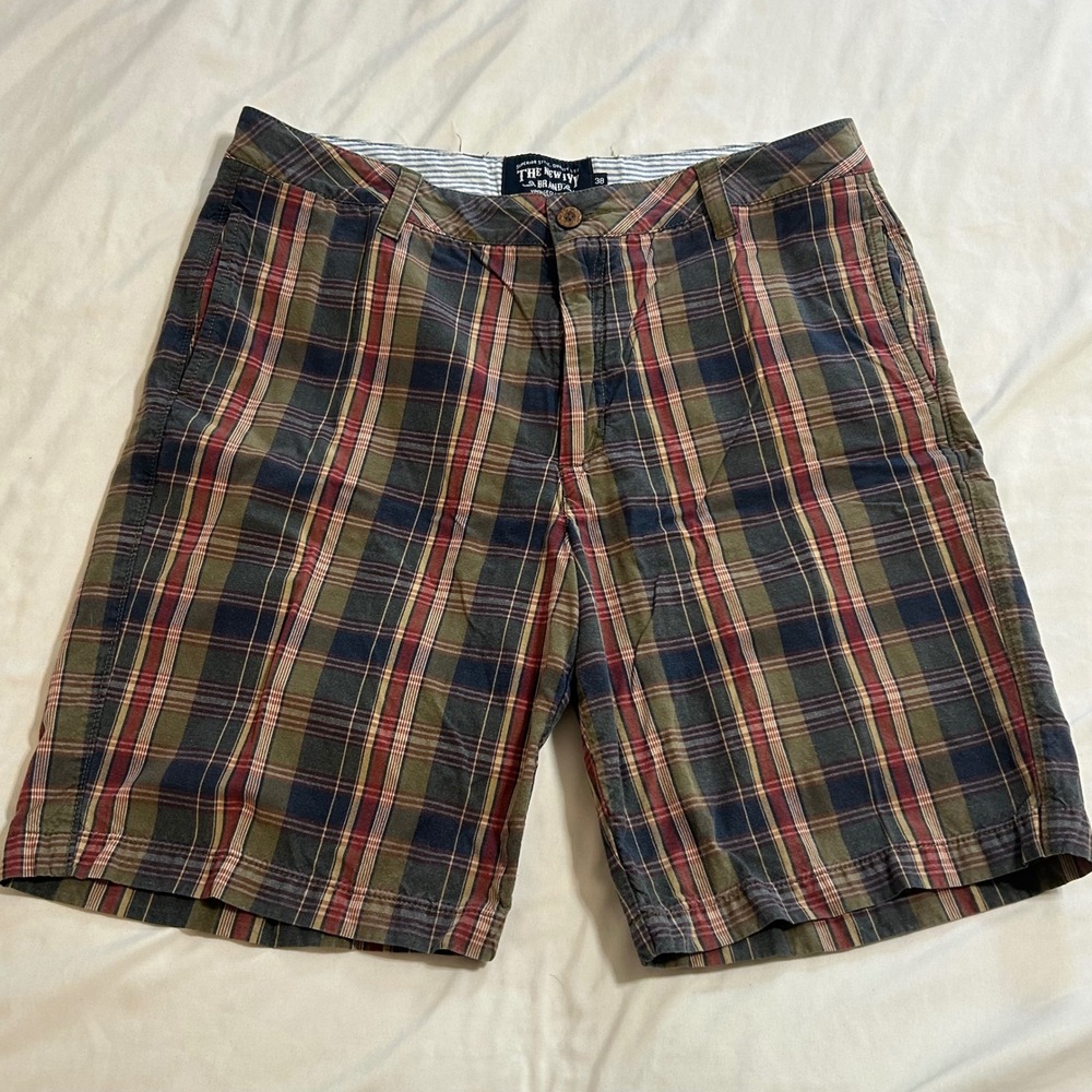The New Ivy Brand Mens Plaid Cotton Shorts Size 38 Green Blue Red Flat Front